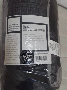 Twin XL Comforter and Sheet Set - Black and Gray
